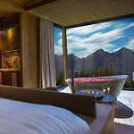 Luxury Strachan - Jacuzzi And Sauna דירה *