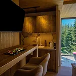 Luxury Strachan - Jacuzzi And Sauna דירה