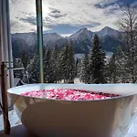 Luxury Strachan - Jacuzzi And Sauna *