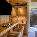 Luxury Strachan - Jacuzzi And Sauna דירה *
